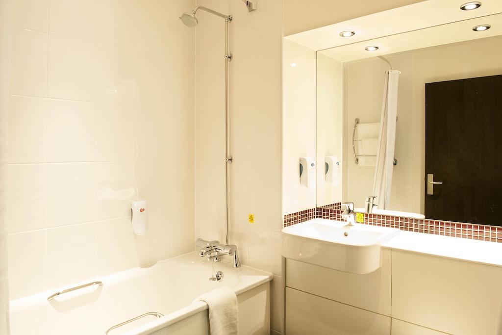 Premier Inn Bath City Centre Δωμάτιο φωτογραφία